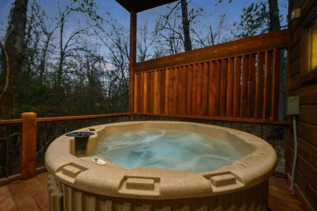 Diamond Cabin W/ Jet Shower & Secluded Back Deck! Broken Bow Eksteriør billede